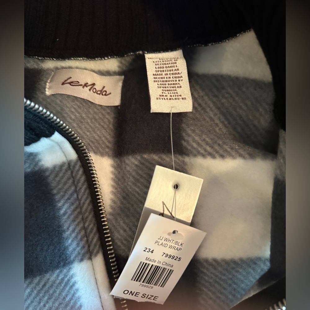 Flannel Poncho - Picture 6 of 10